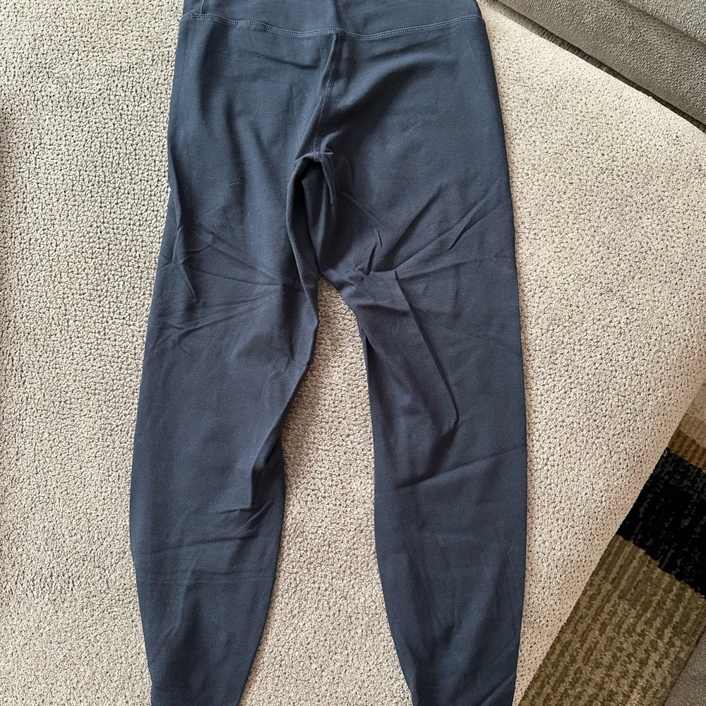 Old Navy Active PowerChill Extra High-Rise Leggings in Navy Blue